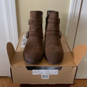 Journee Signature Collection- Women’s Erinn Bootie Size 7.5M Color Brown